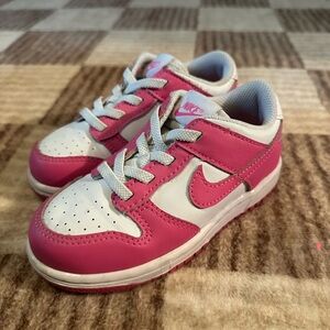 Nike Kids Sneakers in Pink and White